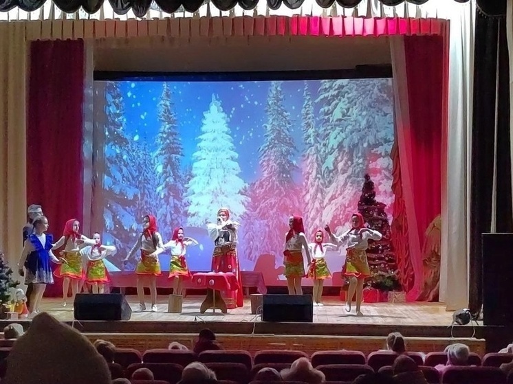 В Оленино фантастические персонажи устроили игры с детьми