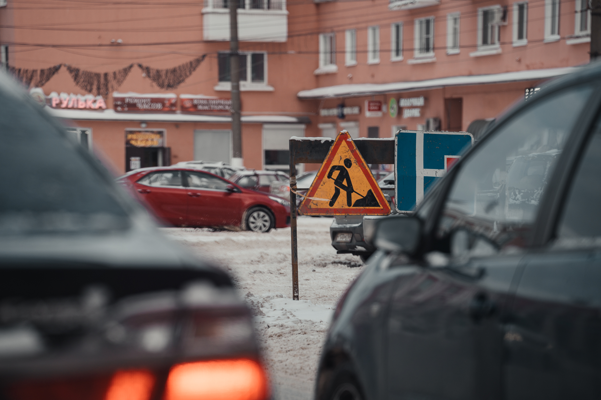 В Бологое устраняют повреждение на теплосетях на улице Кирова
