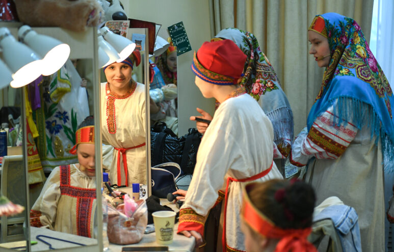 Театральная студия епархиальной школы представила свой новый спектакль «Жар-Птица» на большой сцене Тверского драмтеатра