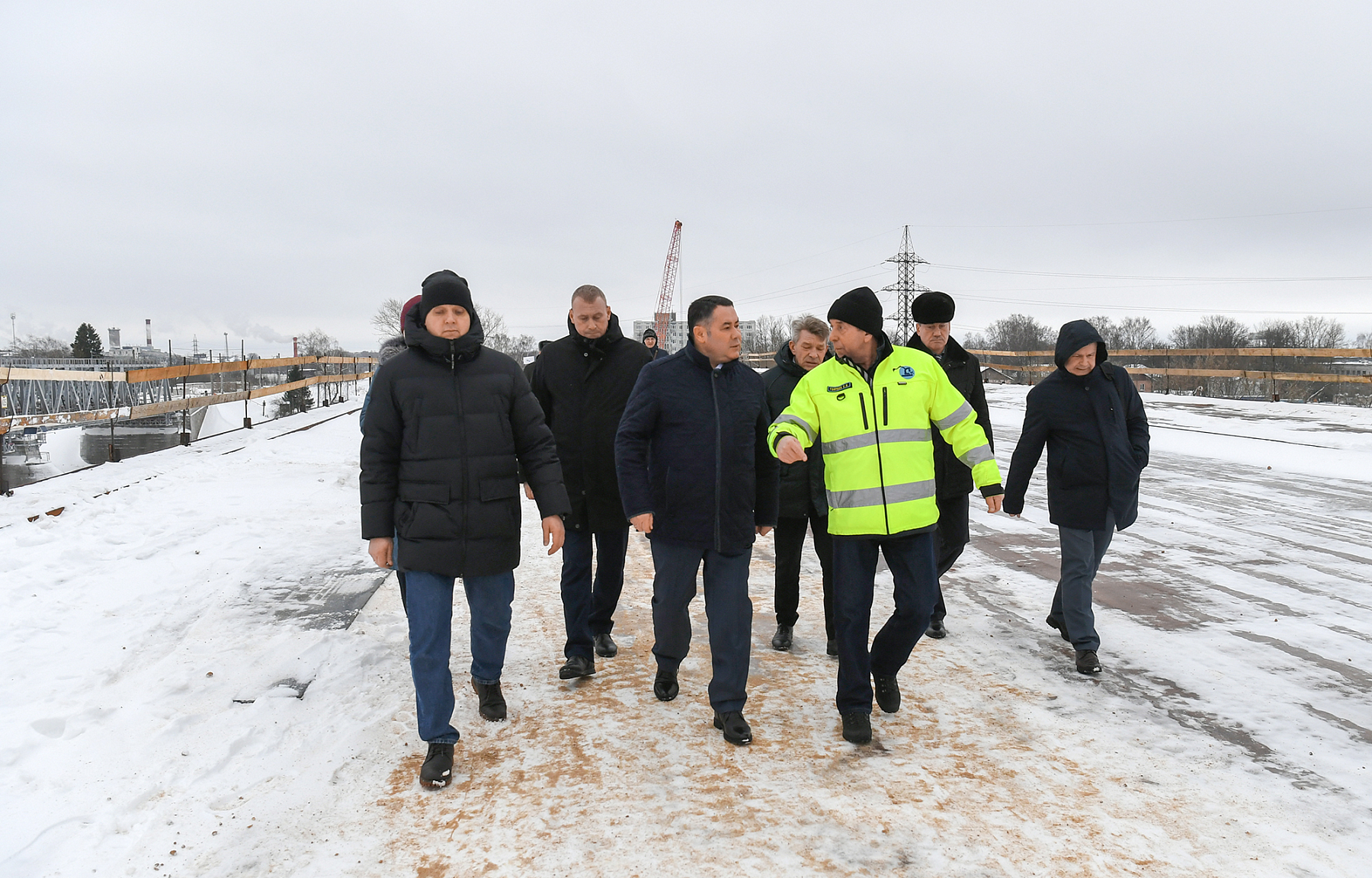 В строительстве Западного моста Твери задействовано больше 250 человек и 40 единиц техники