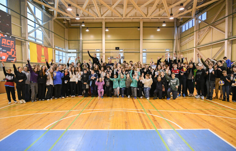 Прославленный российский волейболист Тарас Хтей провел мастер-класс для юных тверских спортсменов