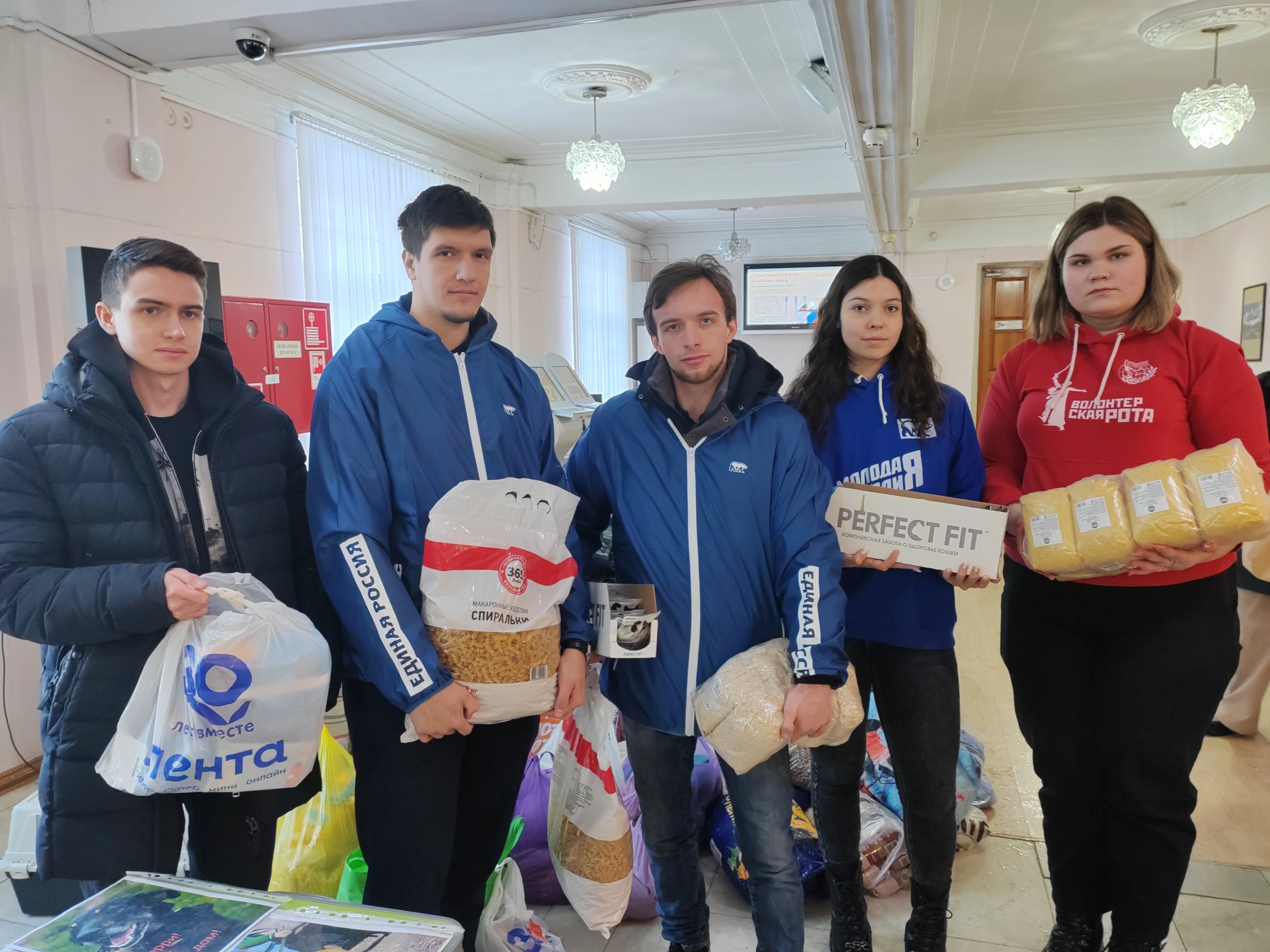 Волонтеры приняли участие в сборе корма для животных в тверском приюте Волонтеры приняли участие в сборе корма для животных в тверском приюте