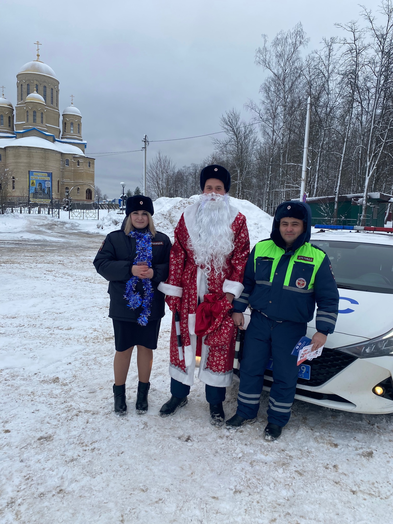 Дед Мороз из полиции поздравил нелидовских водителей