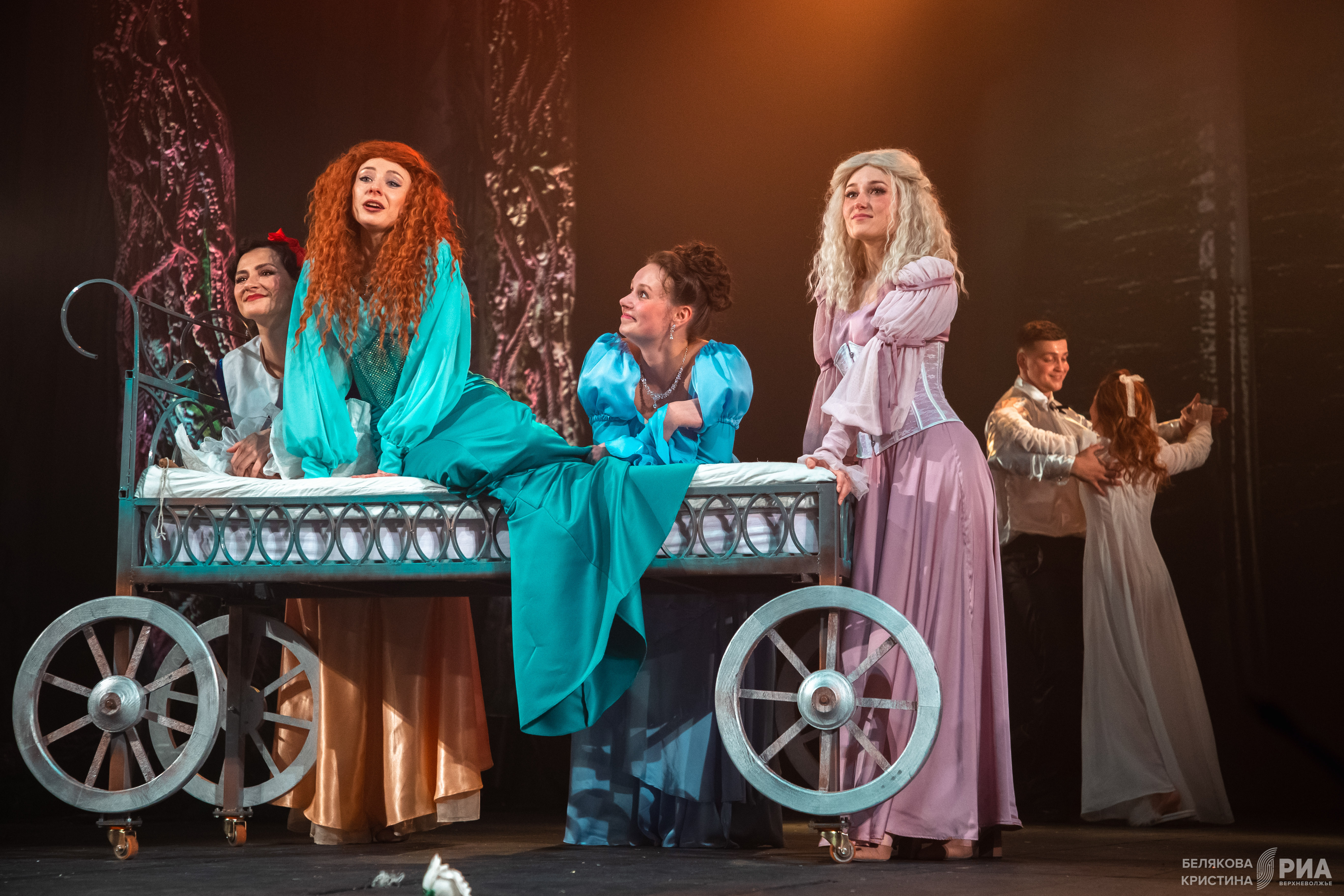 Куда пропал прекрасный принц: Пять принцесс меняют свою судьбу в Тверском ТЮЗе Куда пропал прекрасный принц: Пять принцесс меняют свою судьбу в Тверском ТЮЗе