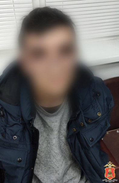 В Твери задержали иностранца с наркотиками В Твери задержали иностранца с наркотиками