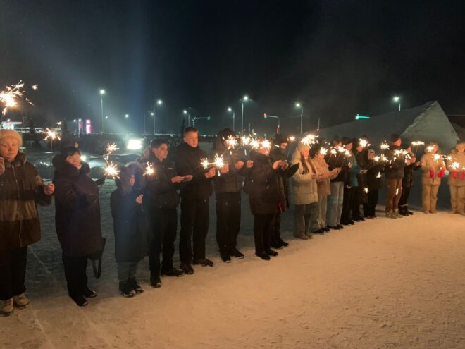 У подножия Ржевского мемориала прошла памятная акция в честь 80-летия снятия блокады Ленинграда