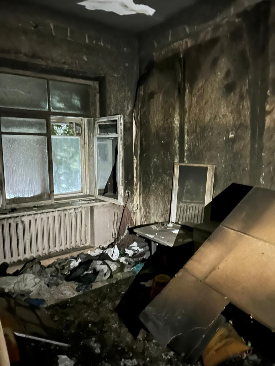 В Тверской области из горящей квартиры спасли трех детей В Тверской области из горящей квартиры спасли трех детей