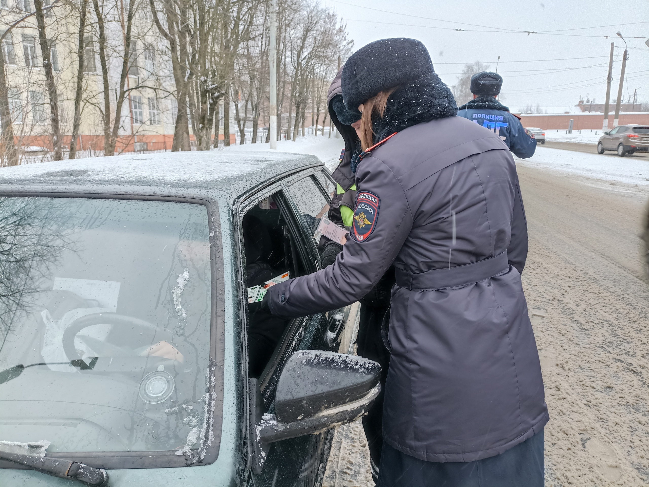 В Твери сотрудники ГИБДД ловили безответственных родителей-водителей