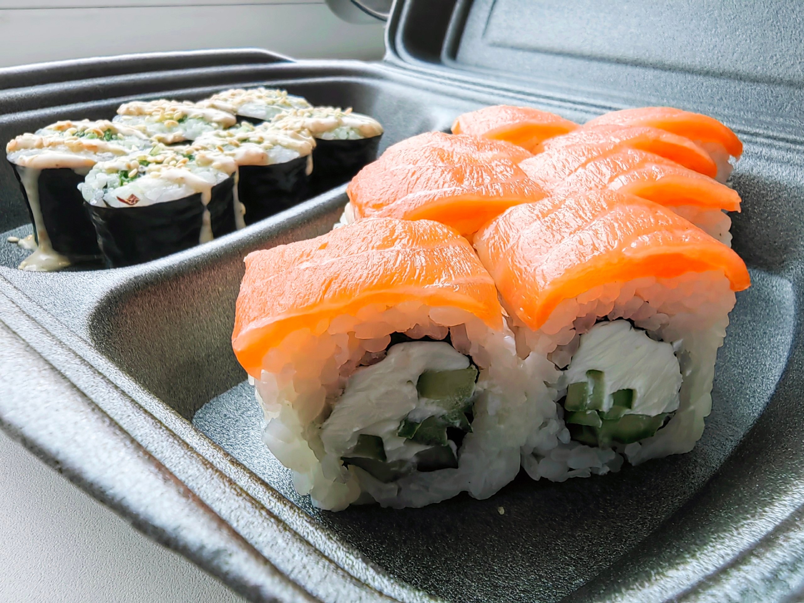 Поели за вас: Роллы с чукой и безвкусные креветки от доставки CушиSell