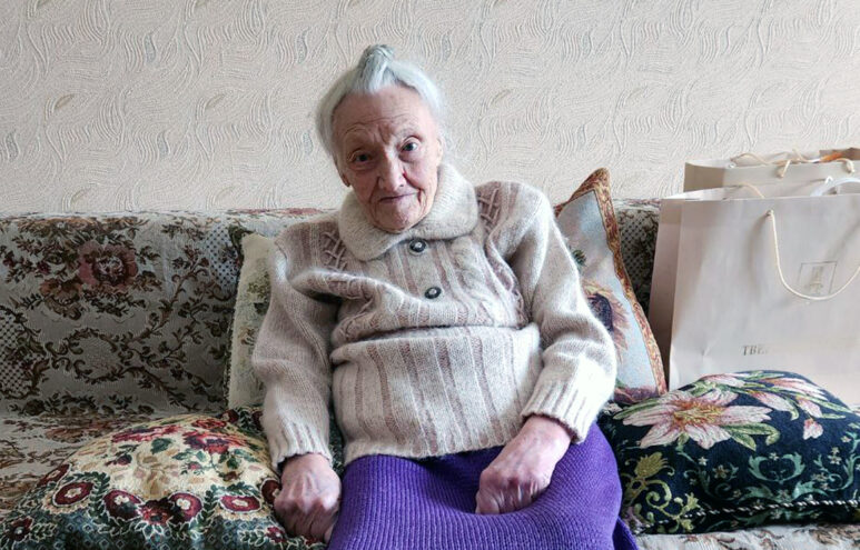 Игорь Руденя поздравил со 101-летием ветерана Евгению Пастухову