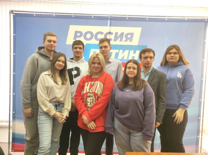Участники добровольческих организаций Твери провели круглый стол в региональном избирательном штабе Владимира Путина