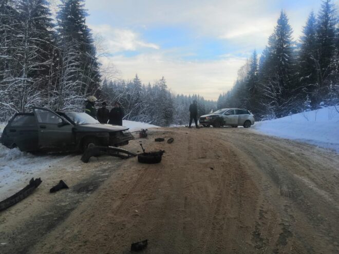 В Тверской области в лобовом столкновении погиб водитель легковушки В Тверской области в лобовом столкновении погиб водитель легковушки