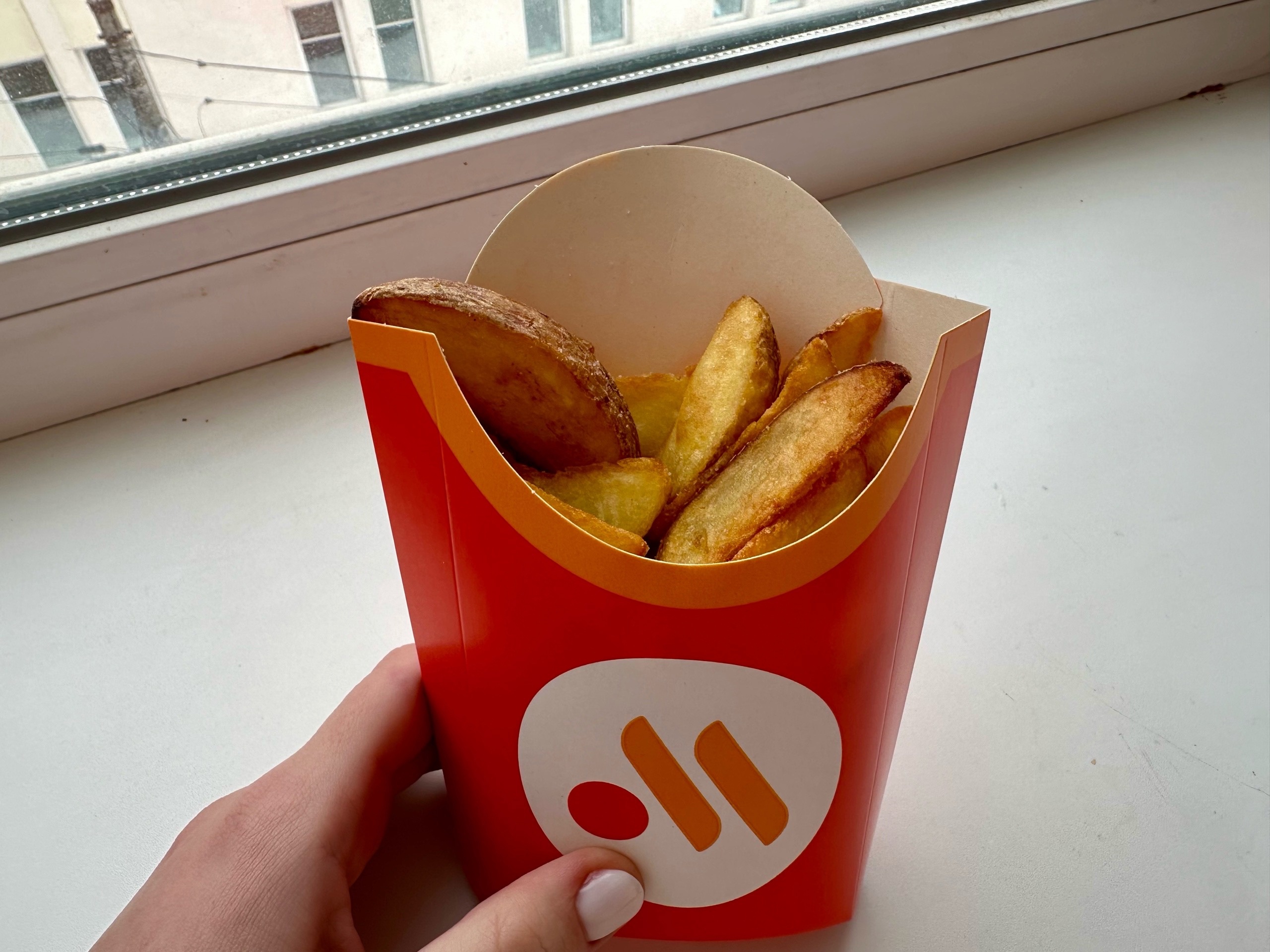 Поели за вас: Парад новинок от доставки "Вкусно и точка"