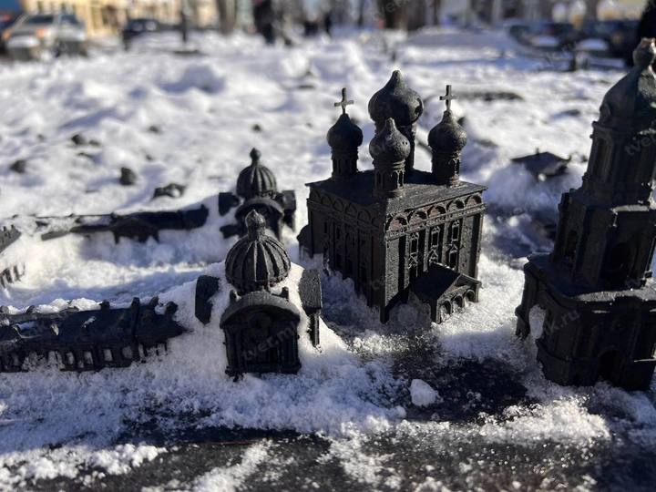 В Твери вновь сломали барельеф "Лучи Твери"