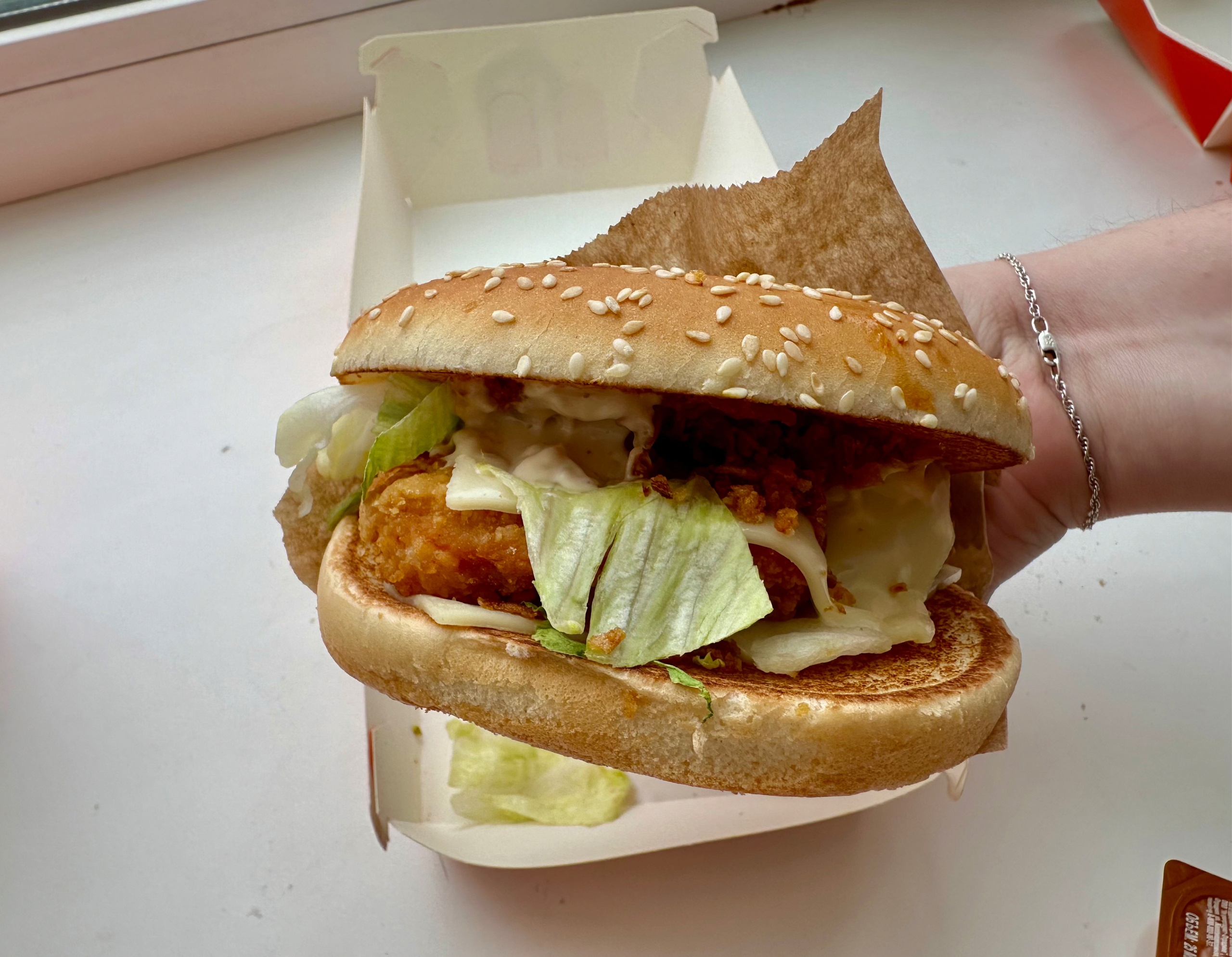 Поели за вас: Парад новинок от доставки "Вкусно и точка"