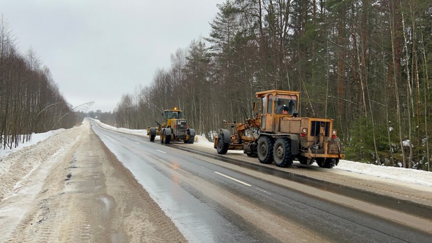 На дорогах Тверской области проверяют водопропускные сооружения для подготовки к весеннему половодью