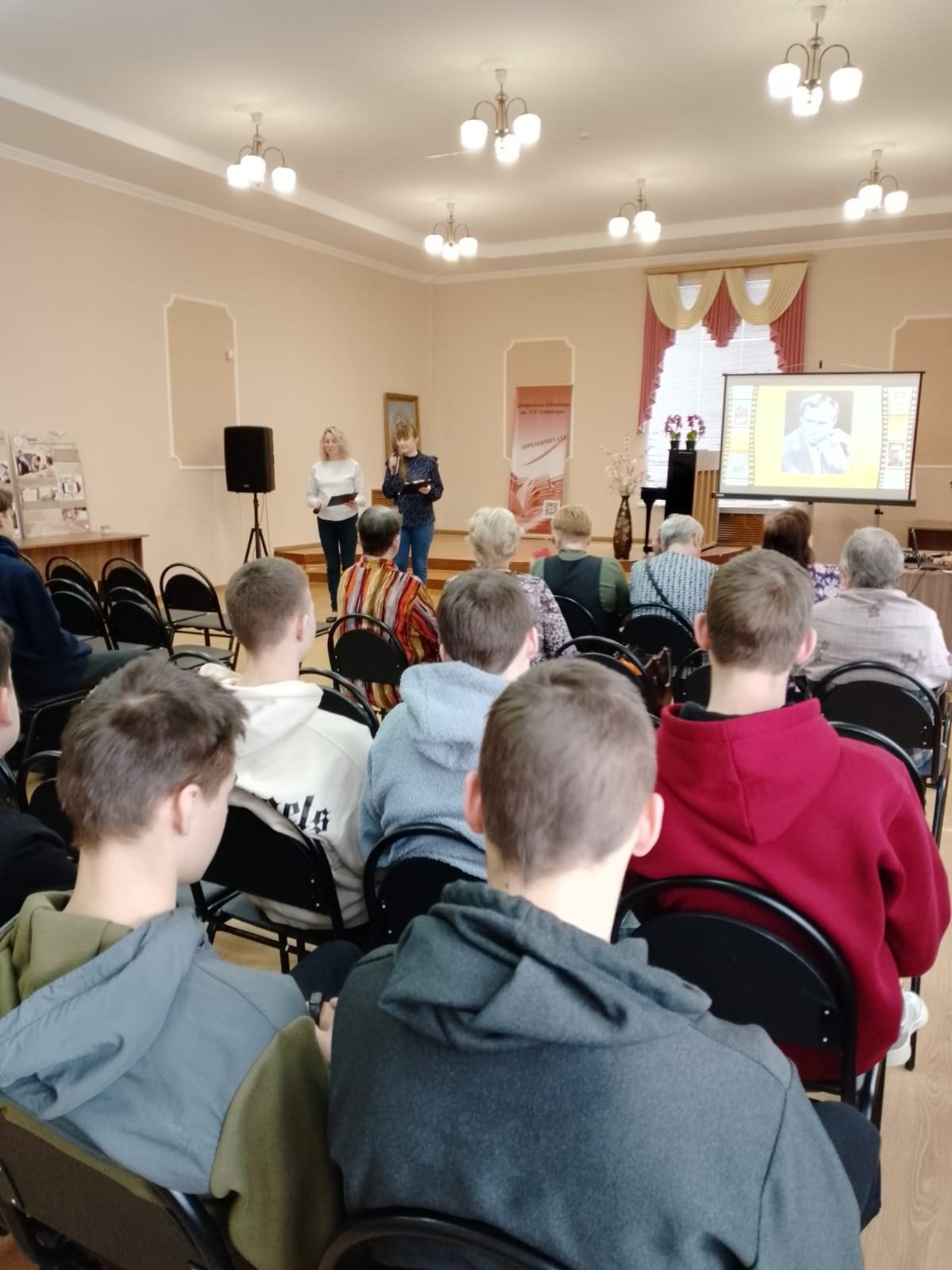 Ржевские студенты посетили литературную гостиную библиотеки им. А.Н. Островского Ржевские студенты посетили литературную гостиную библиотеки им. А.Н. Островского