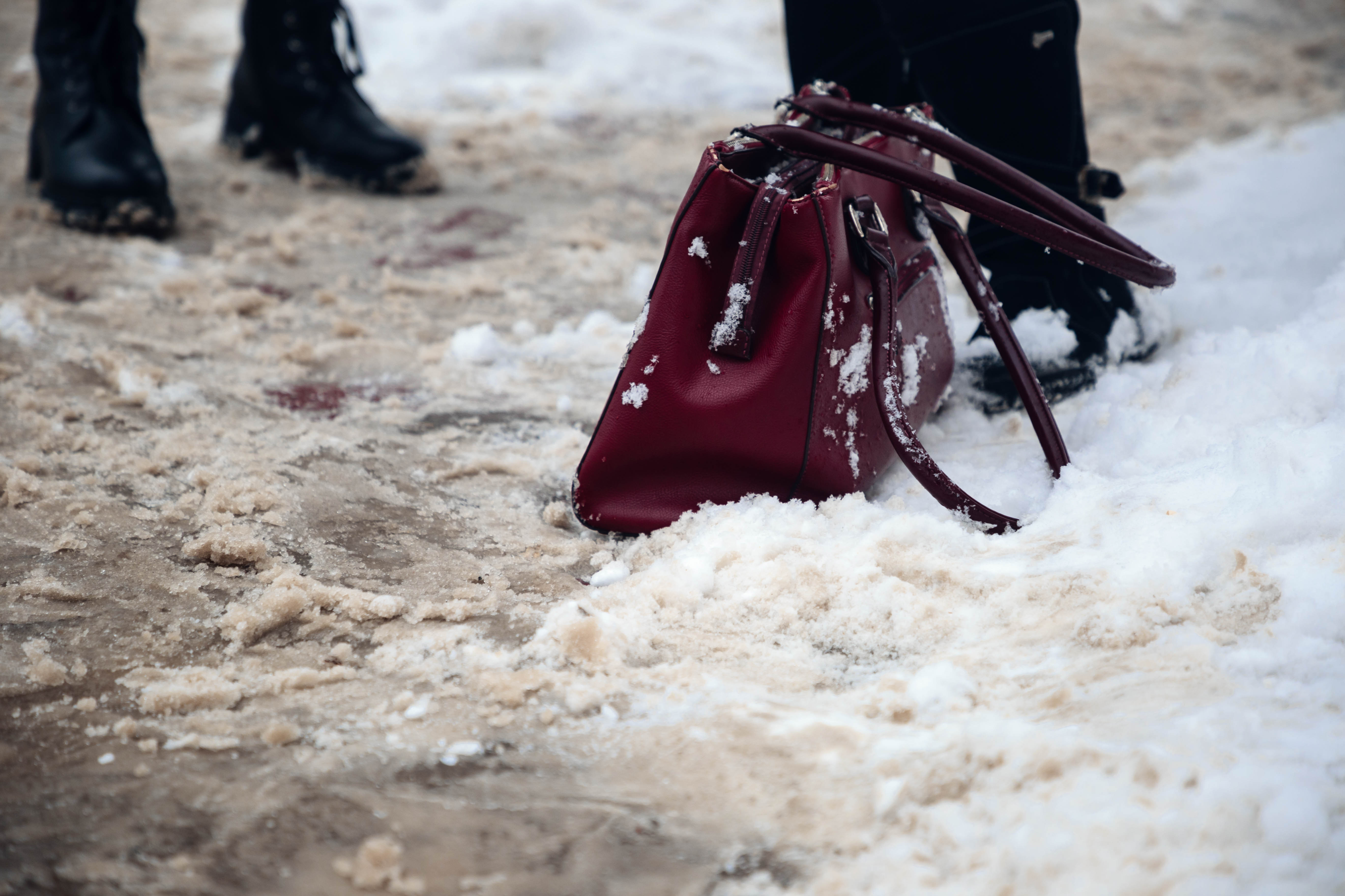 В Тверской области рецидивист похитил женскую сумку из камеры хранения