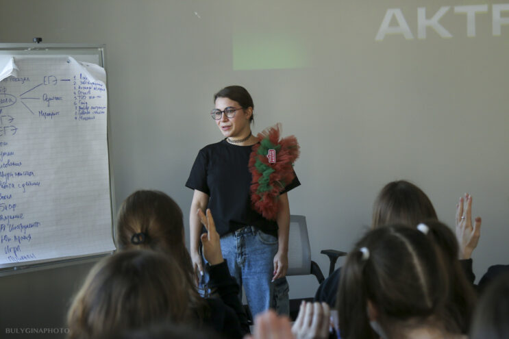 Известный блогер провела занятие для детей в Твери Известный блогер провела занятие для детей в Твери