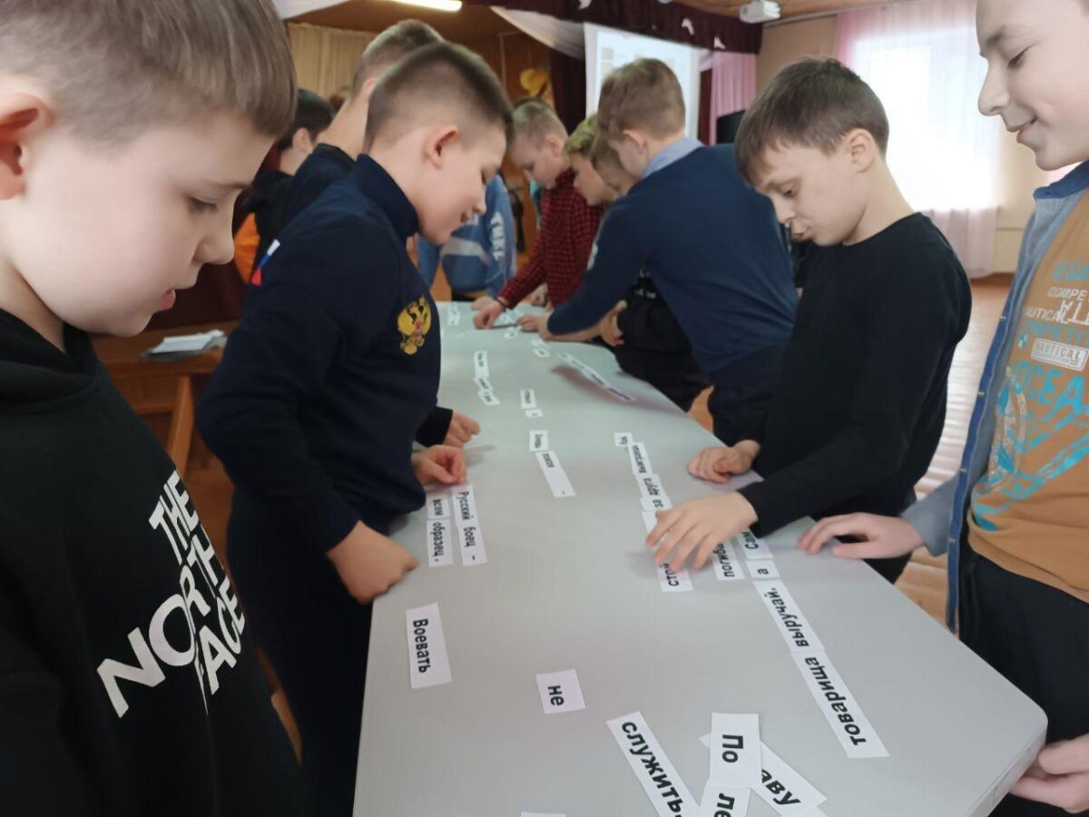 Торопецкие школьники прошли путь от рядового до генерала