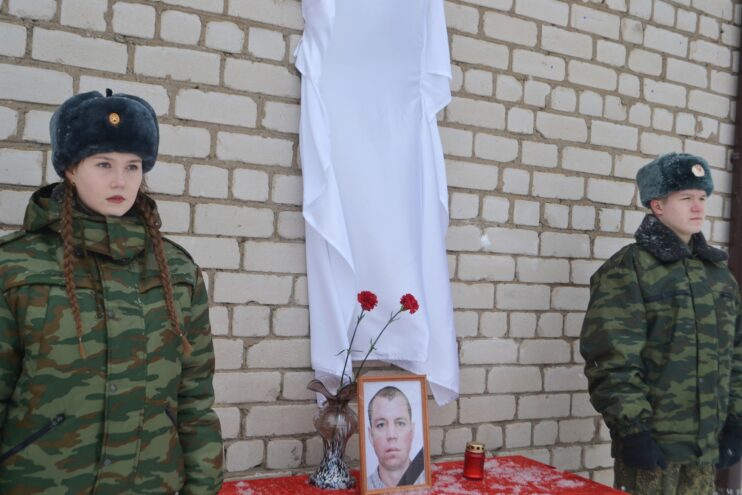В Андреаполе открыли мемориальную доску в память о погибшем на СВО В Андреаполе открыли мемориальную доску в память о погибшем на СВО