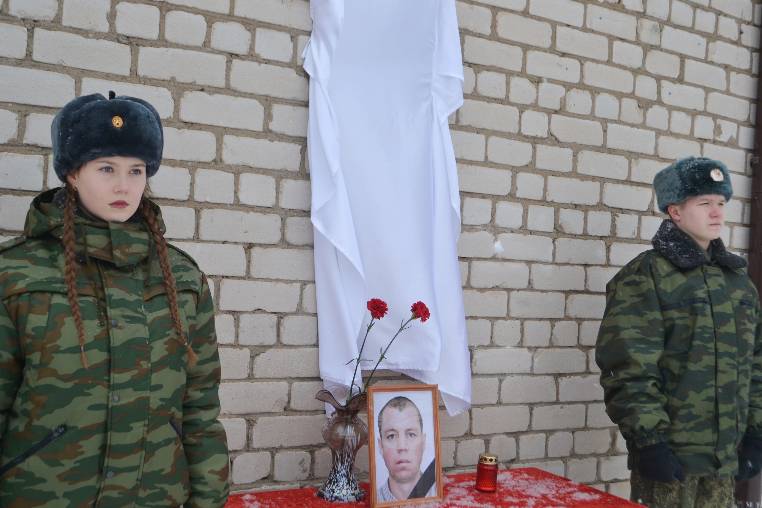 В Андреаполе открыли мемориальную доску в память о погибшем на СВО В Андреаполе открыли мемориальную доску в память о погибшем на СВО