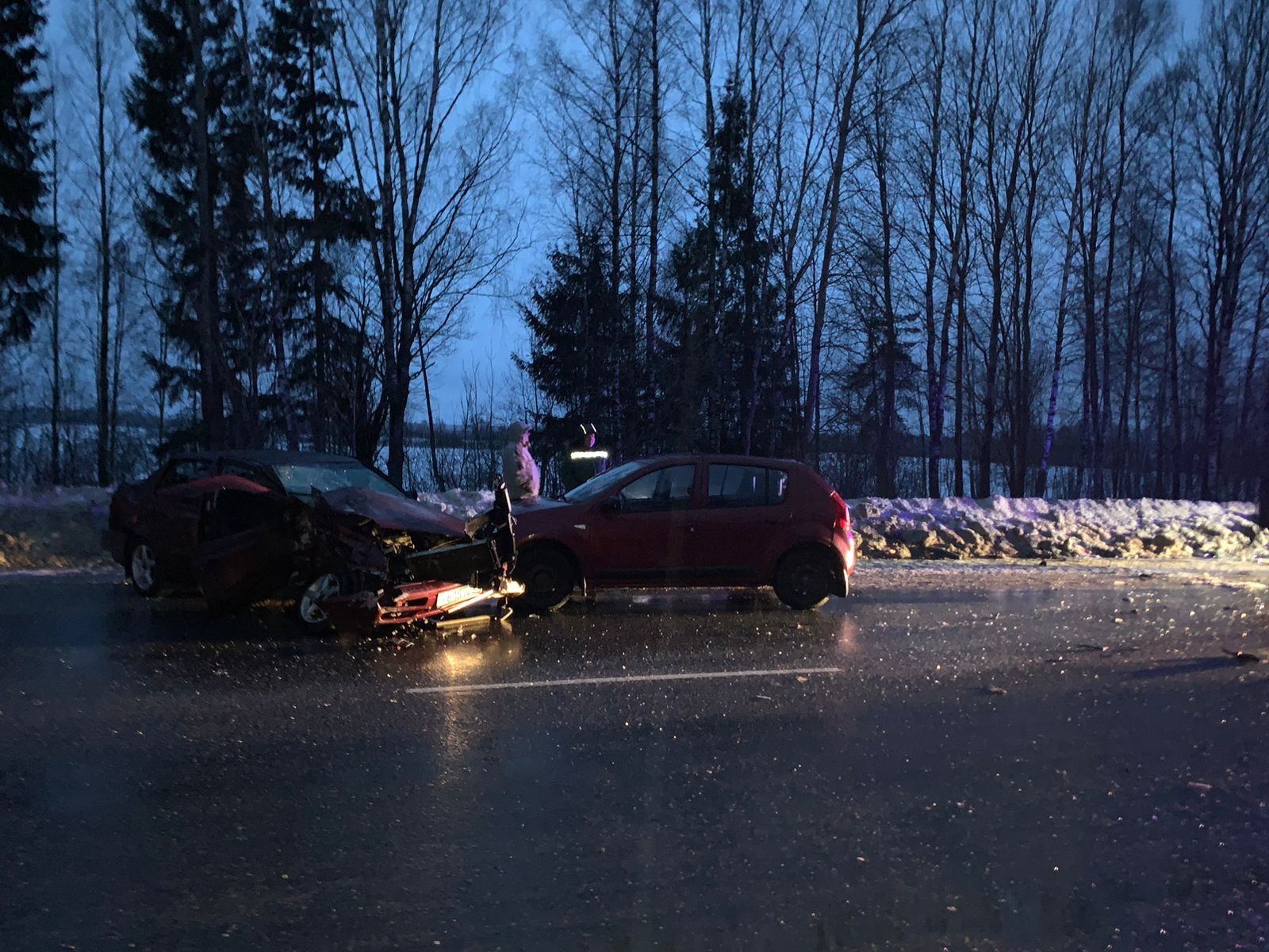 На автодороге Тверь-Ржев столкнулись три машины