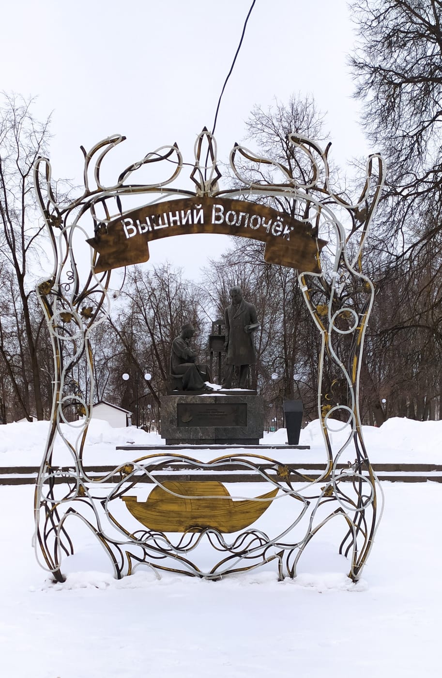 Стилист Волчков и камни от мавзолея: Необычные истории из жизни вышневолоцких памятников