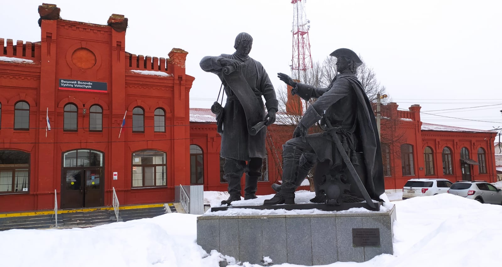 Стилист Волчков и камни от мавзолея: Необычные истории из жизни вышневолоцких памятников