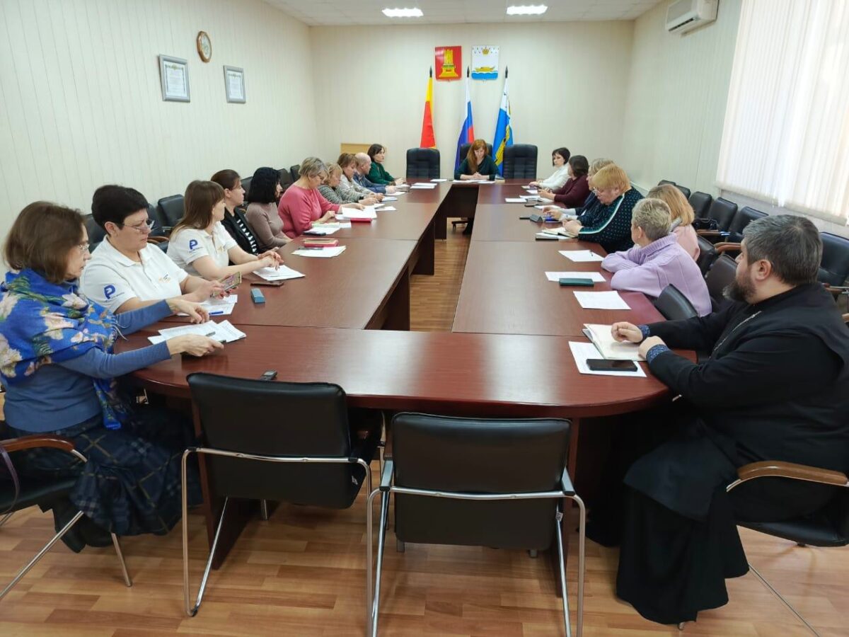 Роль волонтёров в патриотическом воспитании граждан обсудили в Вышнем Волочке Роль волонтёров в патриотическом воспитании граждан обсудили в Вышнем Волочке