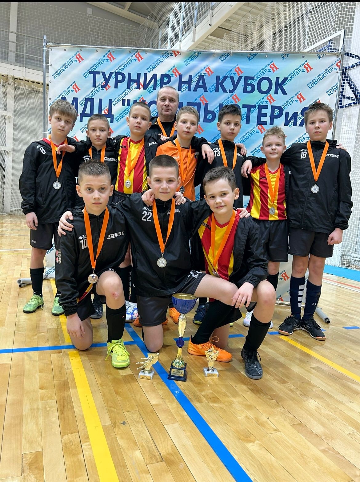 Нелидовские футболисты завоевали серебро Кубка "МДЦ КомпьтериЯ" Нелидовские футболисты завоевали серебро Кубка "МДЦ КомпьтериЯ"