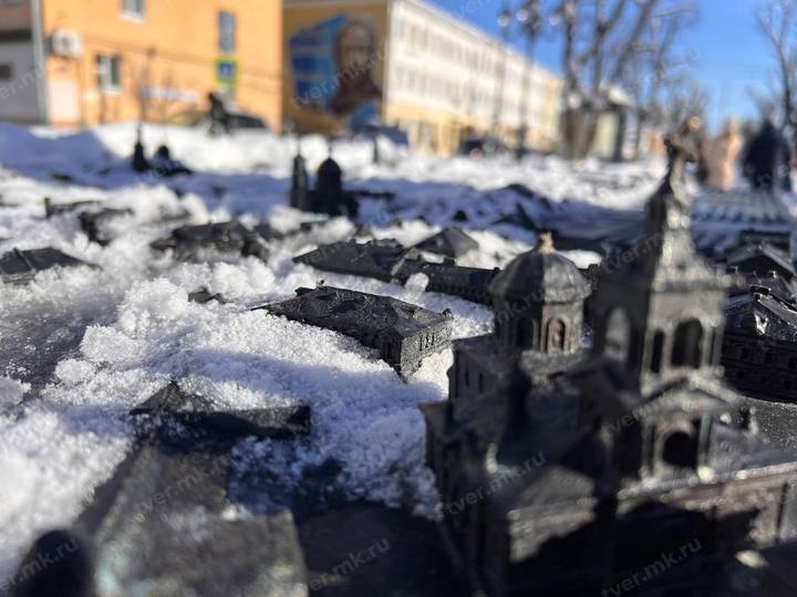 В Твери вновь сломали барельеф "Лучи Твери"