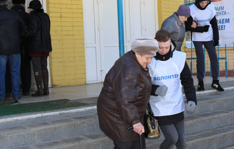 В Тверской области волонтеры помогут пенсионерам и маломобильным избирателям на выборах президента РФ