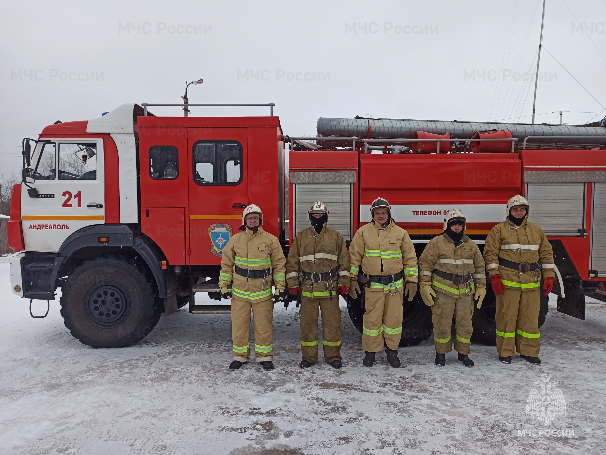 В Тверской области пожарные спасли женщину из горящей квартиры