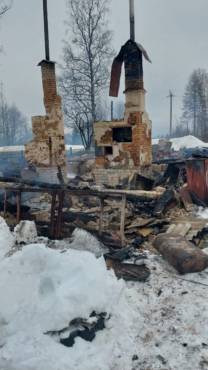 Ночью в деревне Городок Тверской области сгорел дом