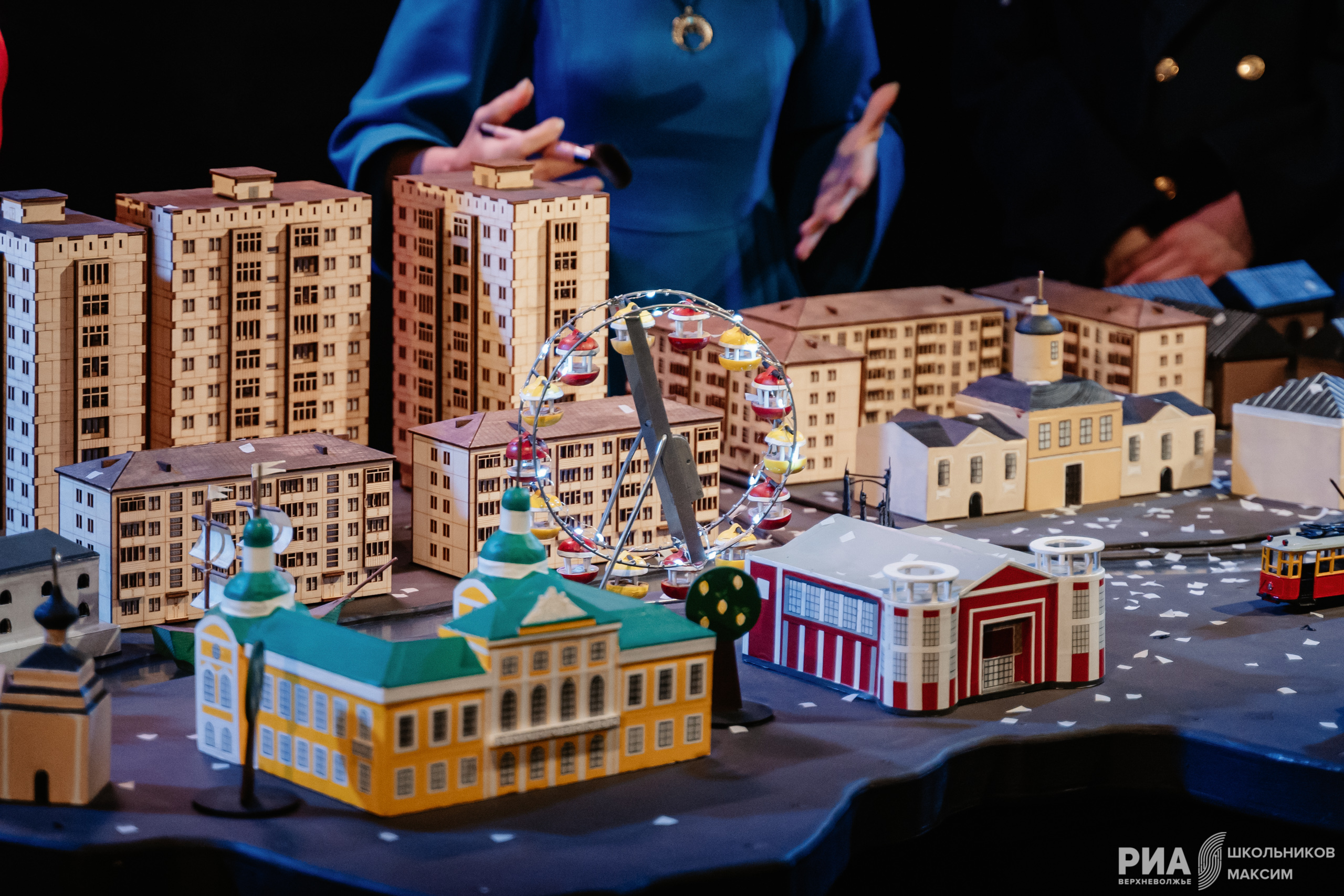 От истоков и до наших дней: Тверской ТЮЗ показал “Историю небольшого города”