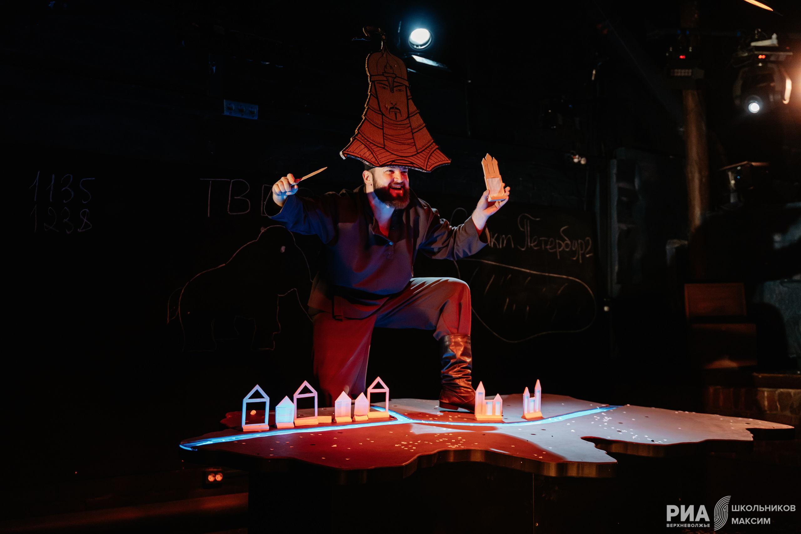 От истоков и до наших дней: Тверской ТЮЗ показал “Историю небольшого города”