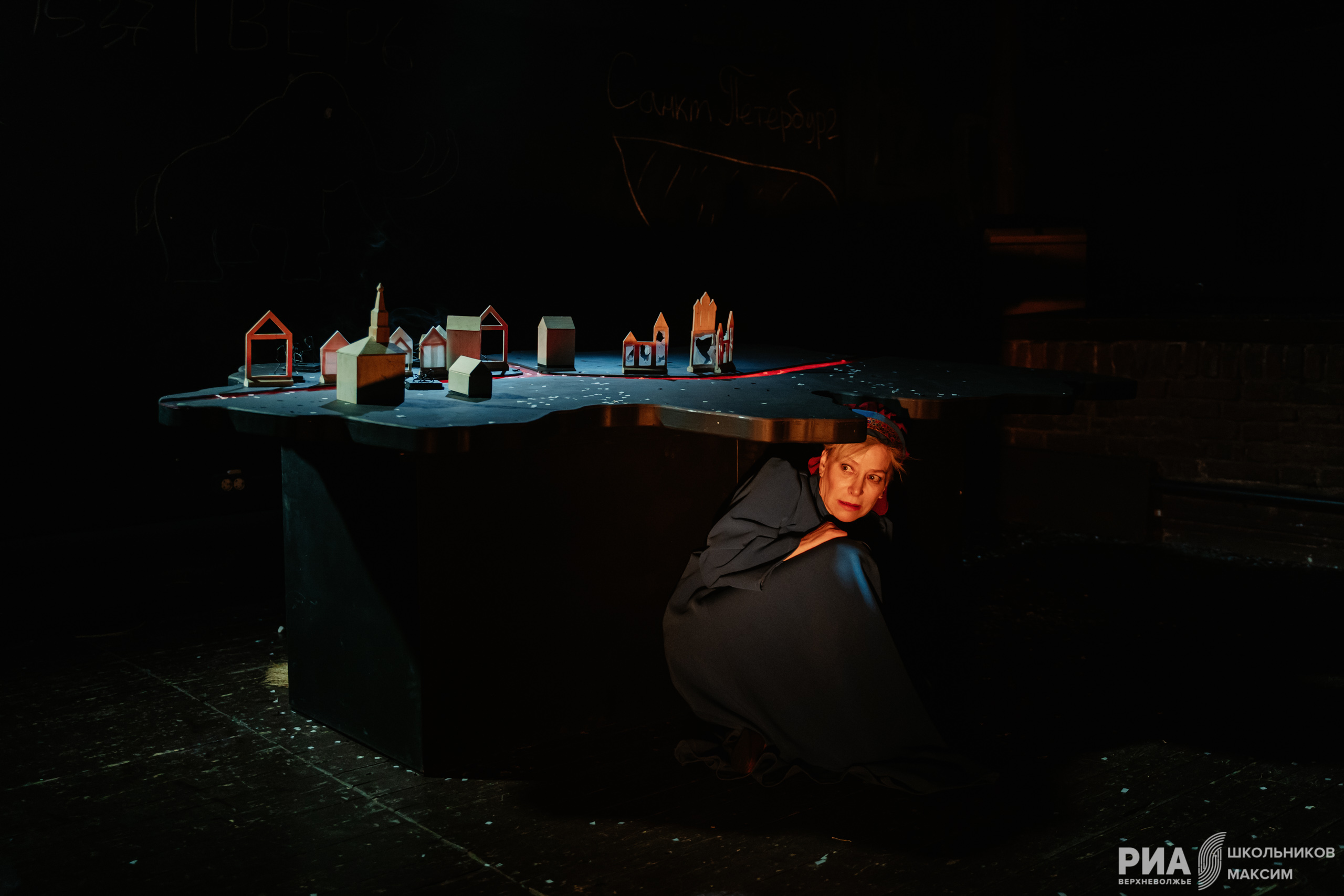 От истоков и до наших дней: Тверской ТЮЗ показал “Историю небольшого города”