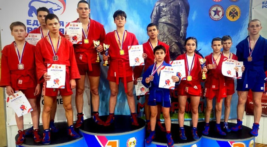 В соревнованиях по самбо спортсмены из Конаковского округа завоевали медали