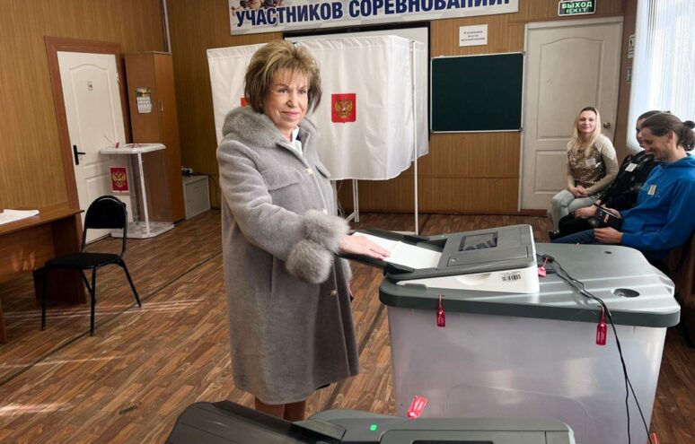 В Тверской области на выборах президента России проголосовала сенатор РФ Людмила Скаковская