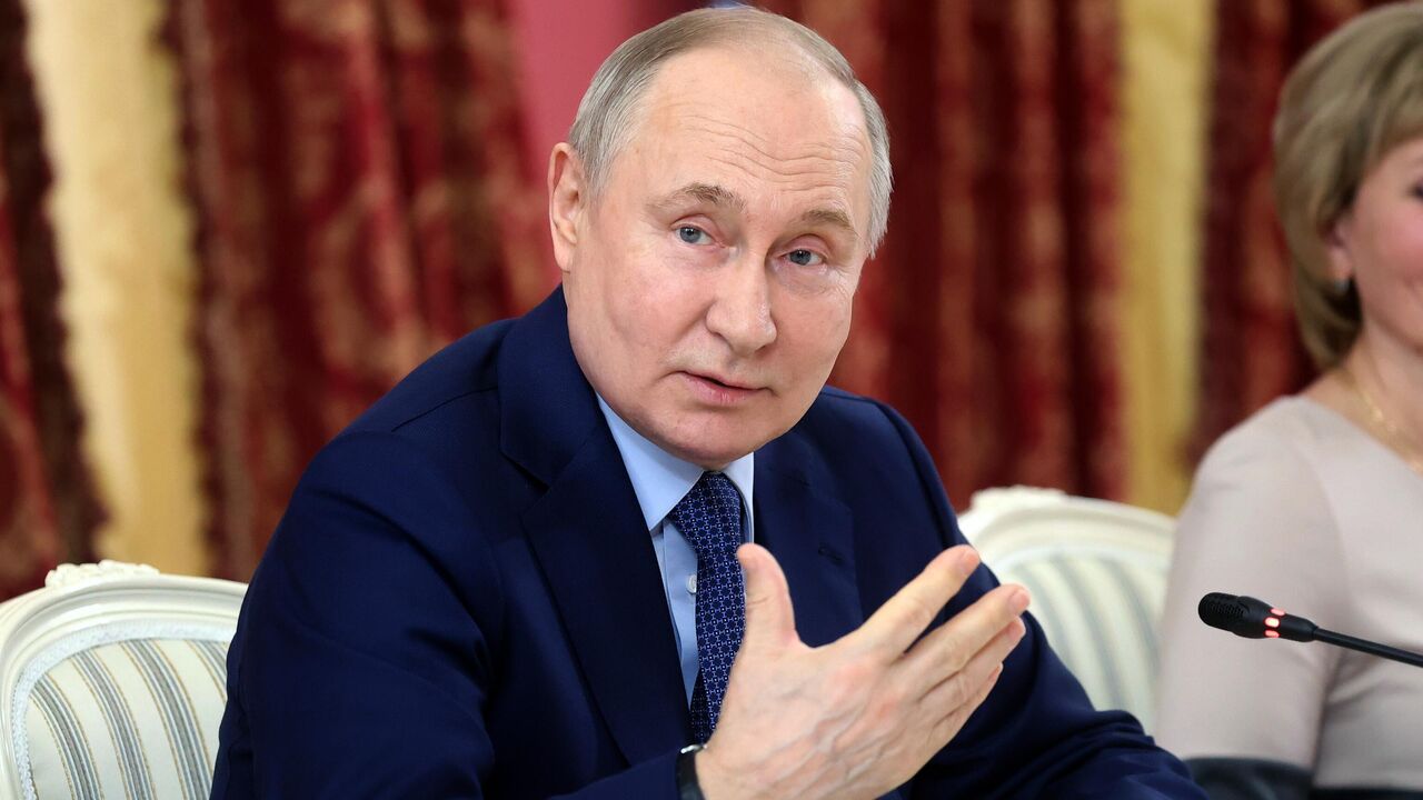 Владимир Путин: Мы надеемся привлечь в отрасль культуры около 10 тысяч человек Владимир Путин: Мы надеемся привлечь в отрасль культуры около 10 тысяч человек