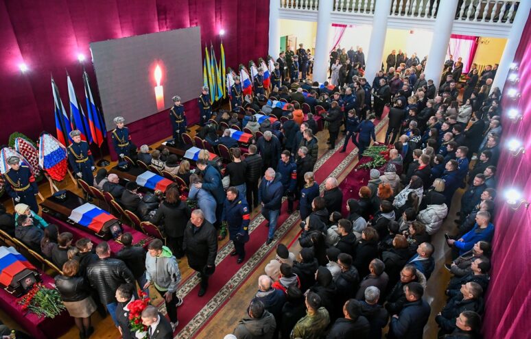 В Твери простились с погибшими при крушении самолёта Ил-76 летчиками В Твери простились с погибшими при крушении самолёта Ил-76 летчиками