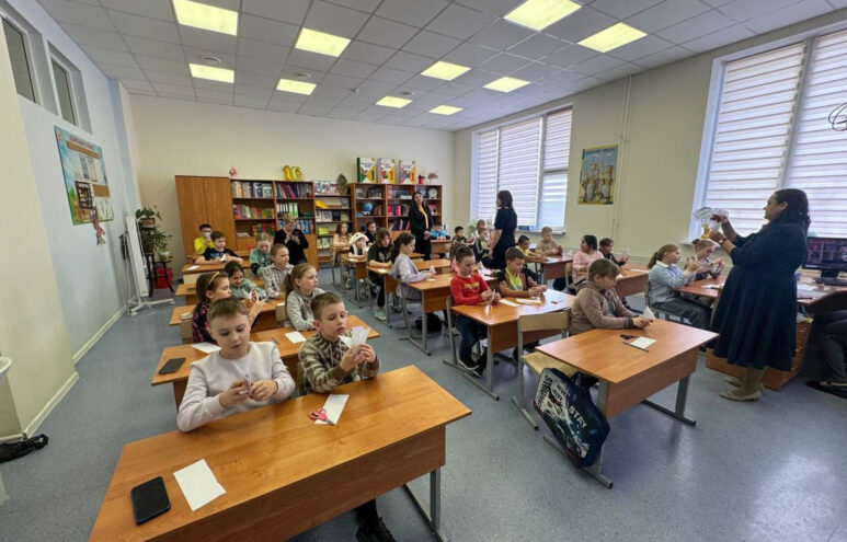 Жители Тверской области участвуют в акциях памяти жертв теракта в «Крокус Сити Холле», разделяя скорбь со всей Россией Жители Тверской области участвуют в акциях памяти жертв теракта в «Крокус Сити Холле», разделяя скорбь со всей Россией