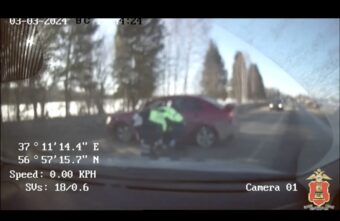 В Тверской области полицейским пришлось стрелять по машине, чтобы остановить пьяного угонщика В Тверской области полицейским пришлось стрелять по машине, чтобы остановить пьяного угонщика