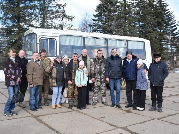 Из Оленино в зону СВО отправили автобус с гумпомощью
