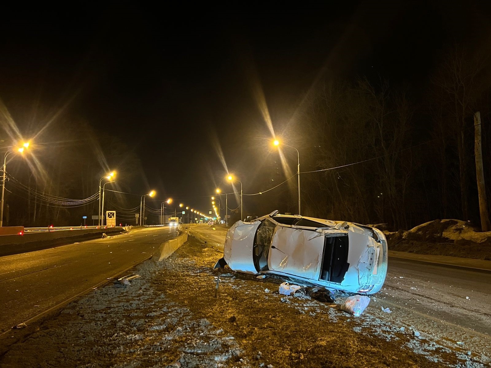 Под Тверью на трассе М-11 водитель уснул за рулем и перевернул автомобиль Под Тверью на трассе М-11 водитель уснул за рулем и перевернул автомобиль