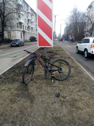 В Твери автомобиль наехал на велосипедиста В Твери автомобиль наехал на велосипедиста
