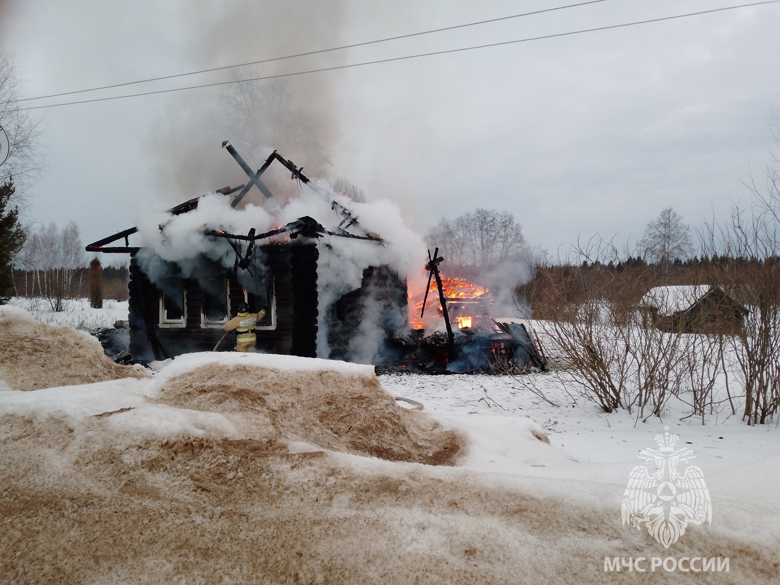 В Тверской области произошел пожар в нежилом доме