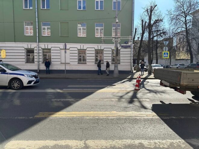 В Твери на Советской иномарка сбила девушку-пешехода В Твери на Советской иномарка сбила девушку-пешехода