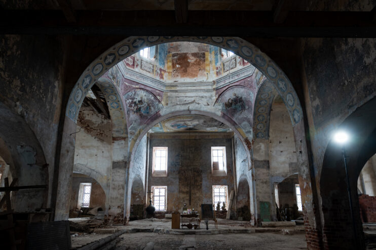 Блогер показал уникальную сельскую церковь в Тверской области Блогер показал уникальную сельскую церковь в Тверской области